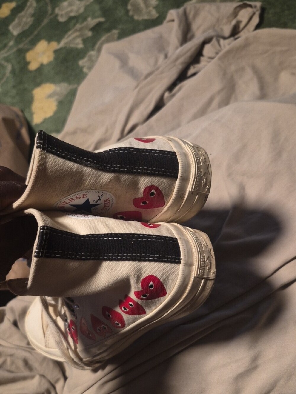 Converse Cream High-Top Sneakers with Red Heart Graphics - Picture 8 of 9